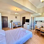 Panoramic View Cozy Near Center *