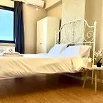 Panoramic View Cozy Near Center *