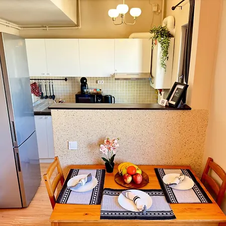 Panoramic View Cozy Near Center *