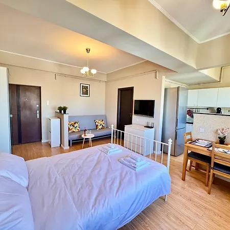 Panoramic View Cozy Near Center *