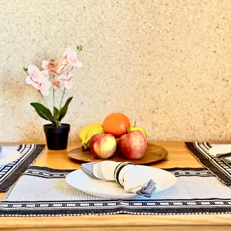 Panoramic View Cozy Near Center *