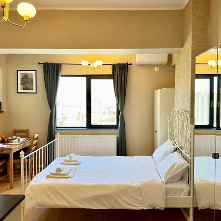 Panoramic View Cozy Near Center