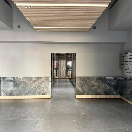 Panoramic View Cozy Near Center