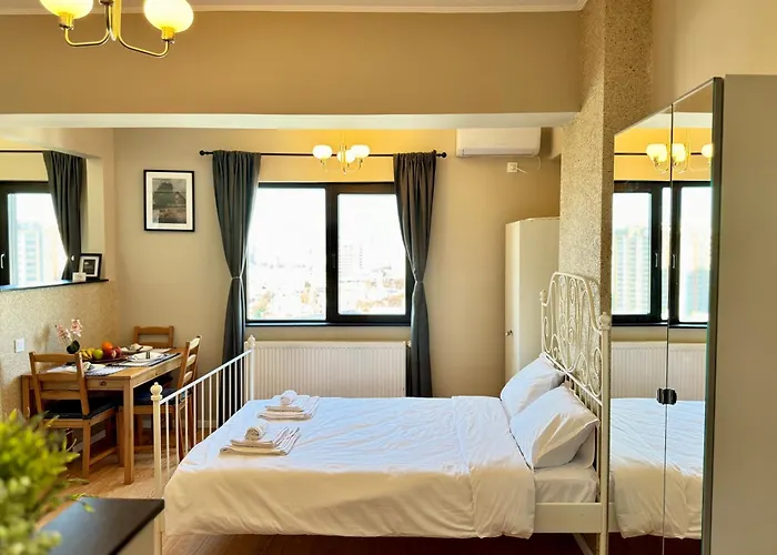 Panoramic View Cozy Near Center