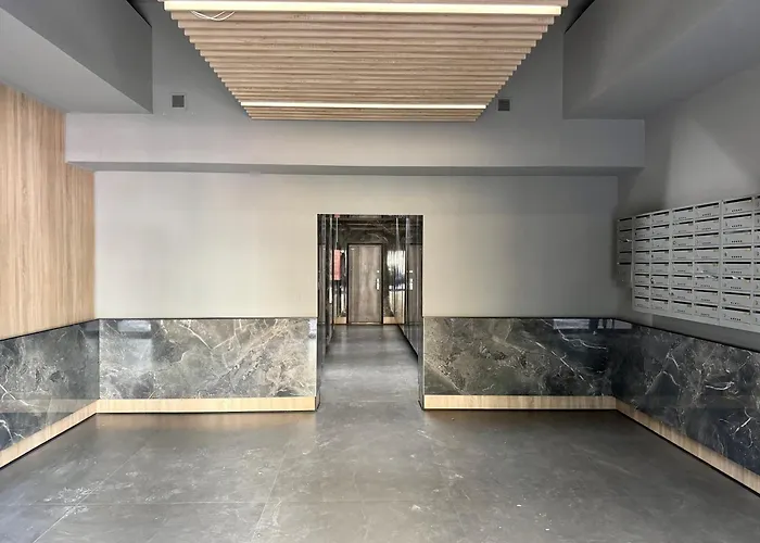 Panoramic View Cozy Near Center